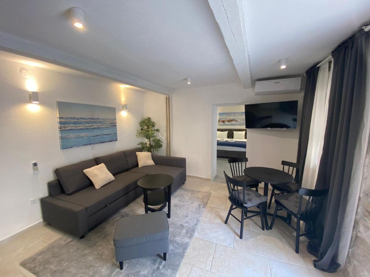 חוואר Apartment And Studios Happy Place מראה חיצוני תמונה