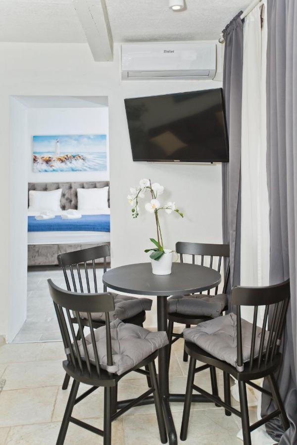 חוואר Apartment And Studios Happy Place מראה חיצוני תמונה